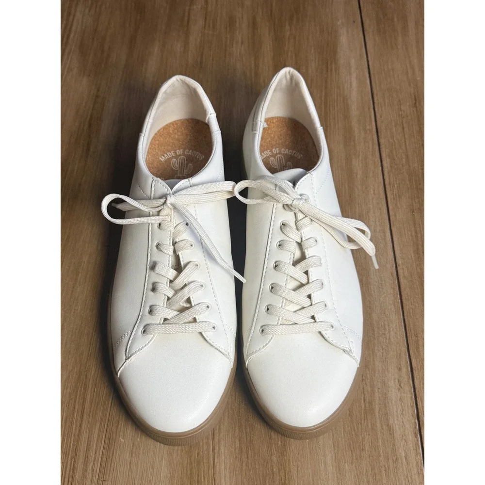 CLAE Bradley White Vegan Leather Sneakers Mens 11.5 Low Top Shoes w/ defect